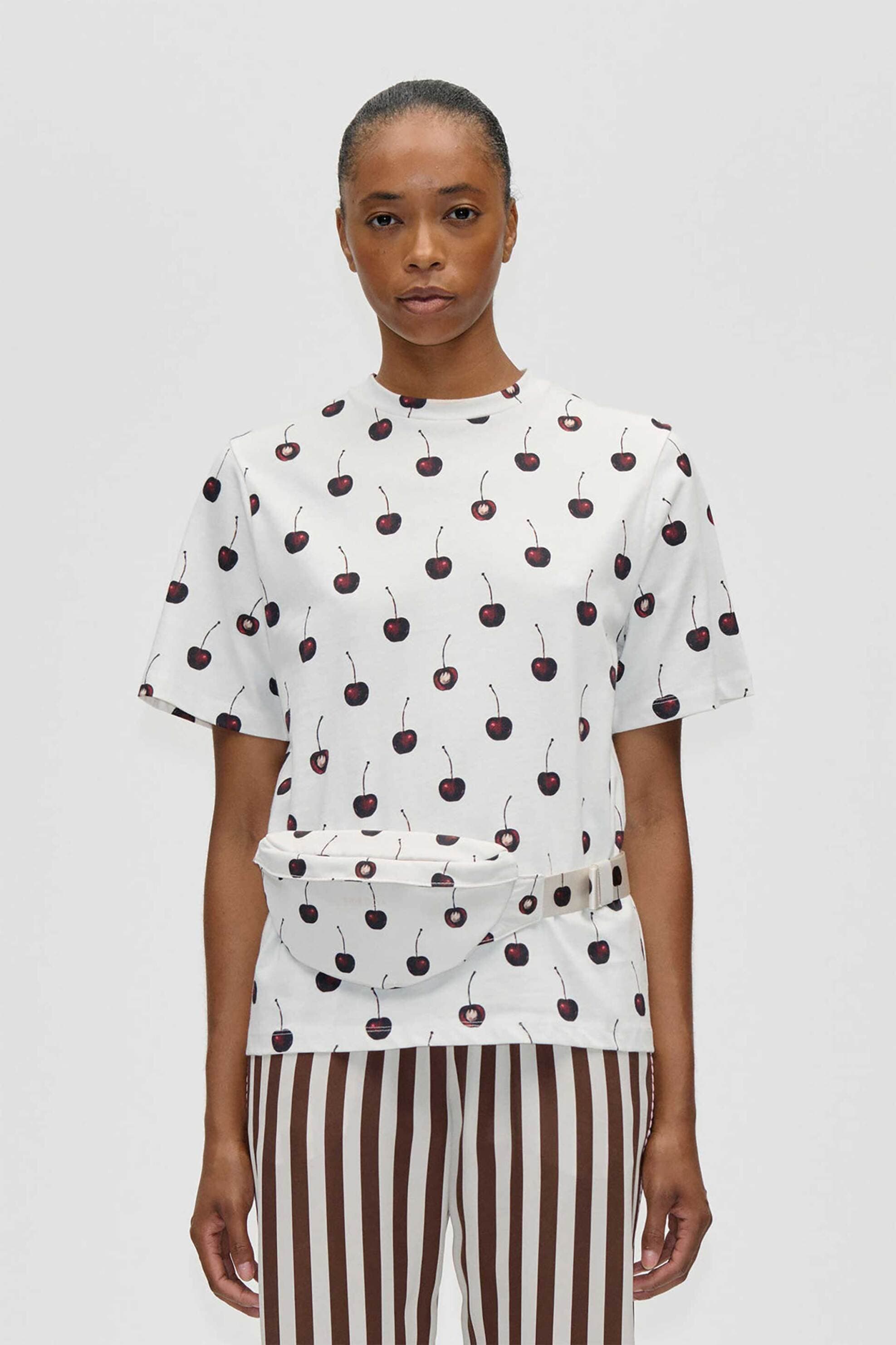 Stine Goya γυναικείο T-shirt με floral print "Cherry"